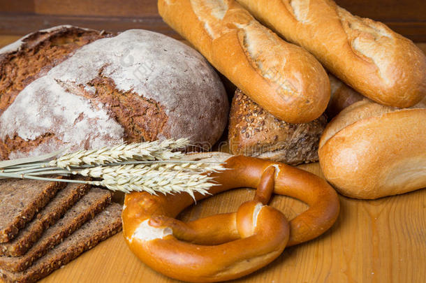 不同类型的面包和烘焙产品