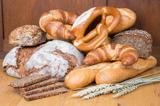 不同类型的面包和烘焙产品