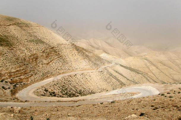 以色列朱迪亚沙漠瓦迪凯尔特一号的沙尘暴