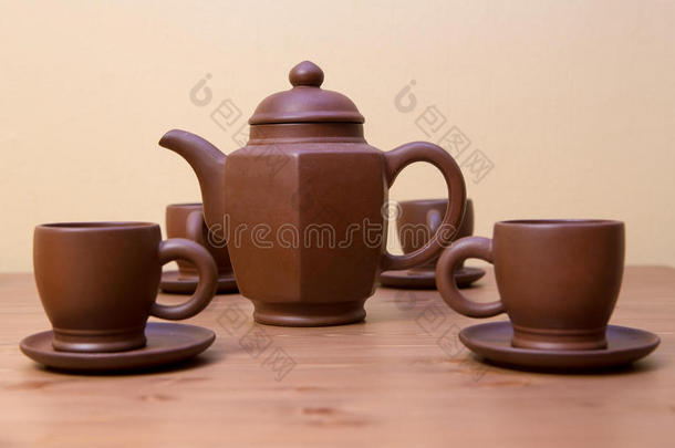 陶制茶壶和茶杯
