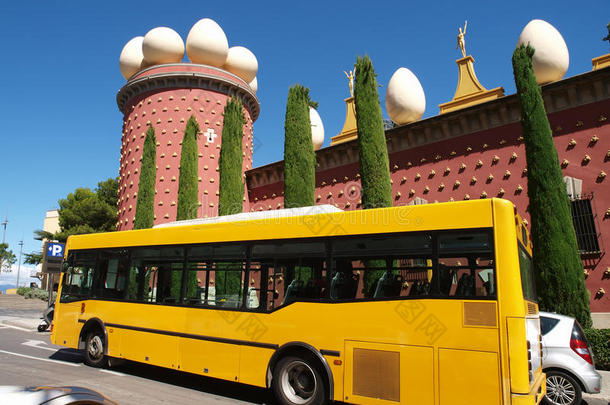 萨尔瓦多达利博物馆和巴士