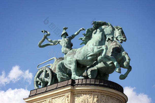 布达佩斯英雄广场上的马像