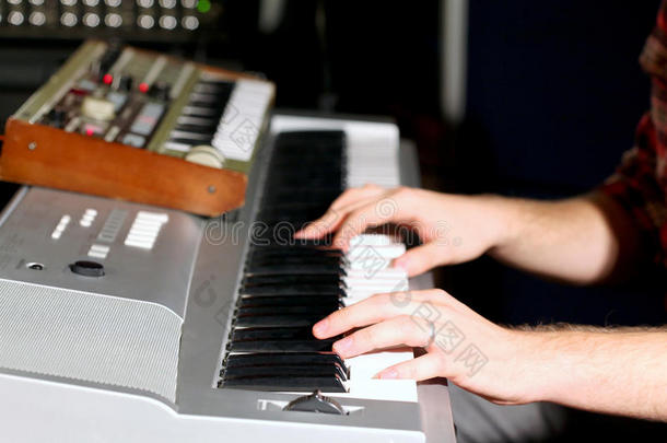 手持式电子琴键盘