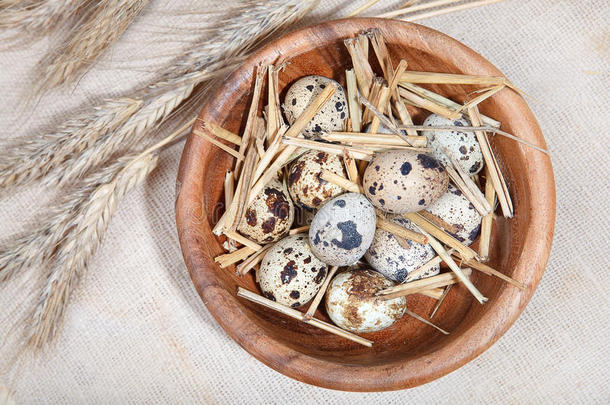 木碗鹌鹑蛋麻布麦穗