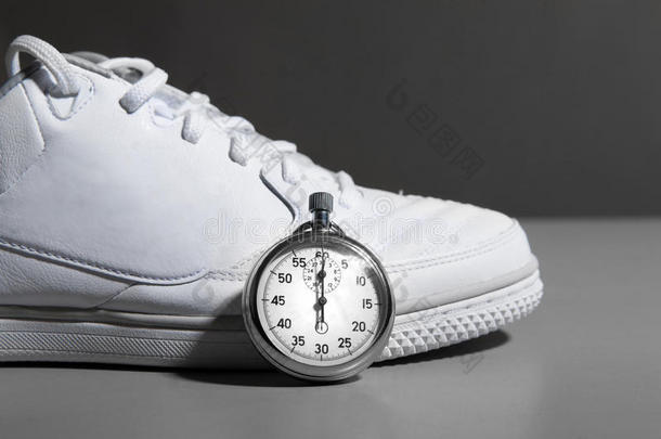 跑鞋和秒表