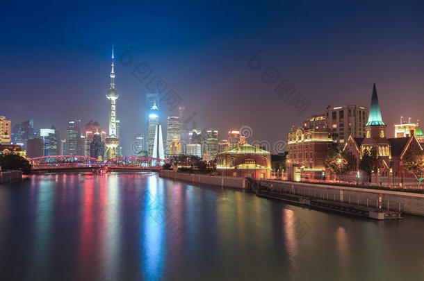 夜晚美丽的上海
