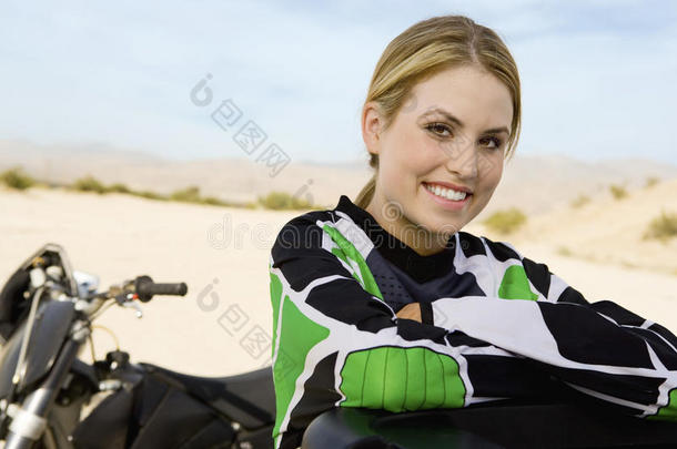 快乐女越野摩托车手