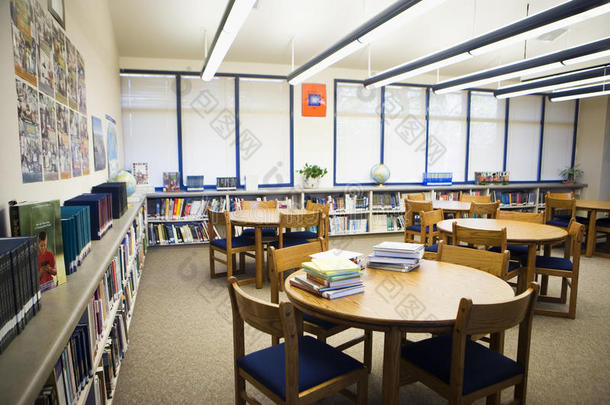 中学图书馆阅览室