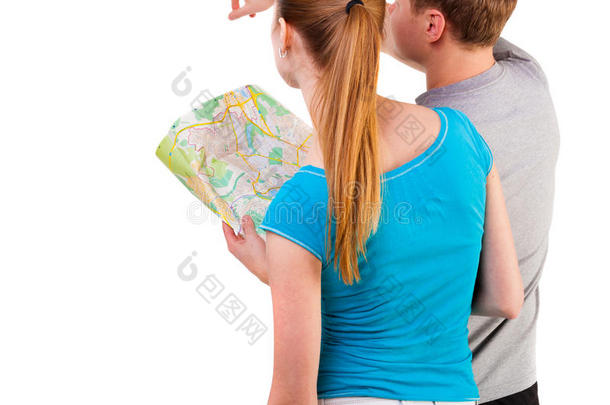 年轻夫妇看地图的<strong>背影</strong>旅行。