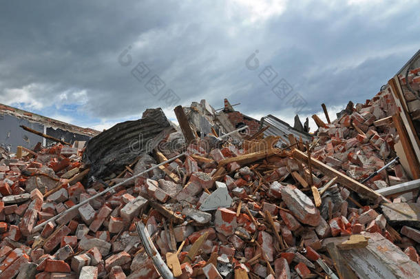 被地震摧毁的建筑物的残骸