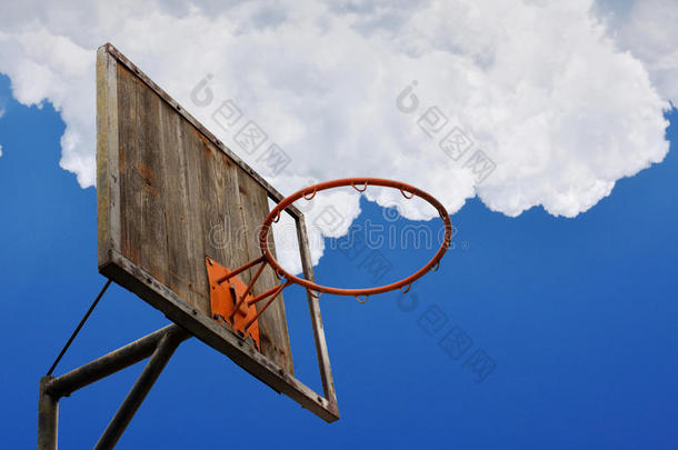 旧篮球圈和背板
