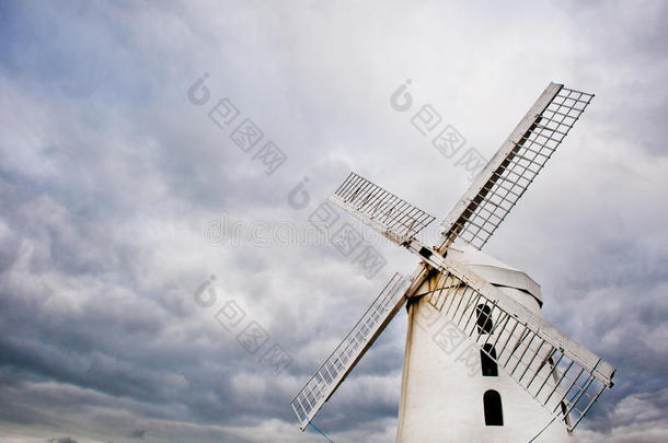 爱尔兰乡村白色风车