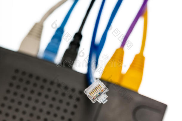 网络防御概念的5类电缆和路由器