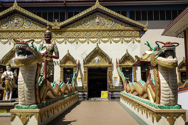 马来西亚槟城睡佛寺门造像2