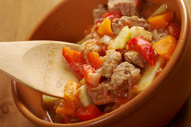 匈牙利热炖牛肉汤
