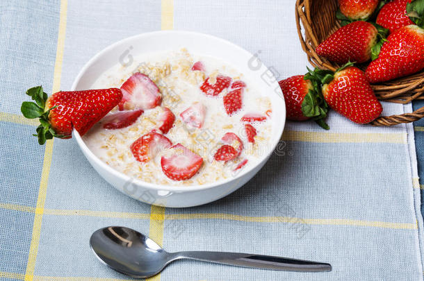 健康食品-草莓麦片粥
