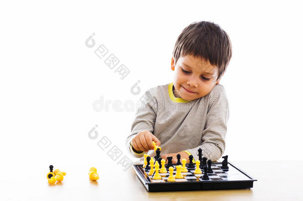 下棋的男孩