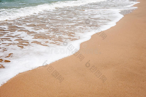 海滩上洁白的海浪