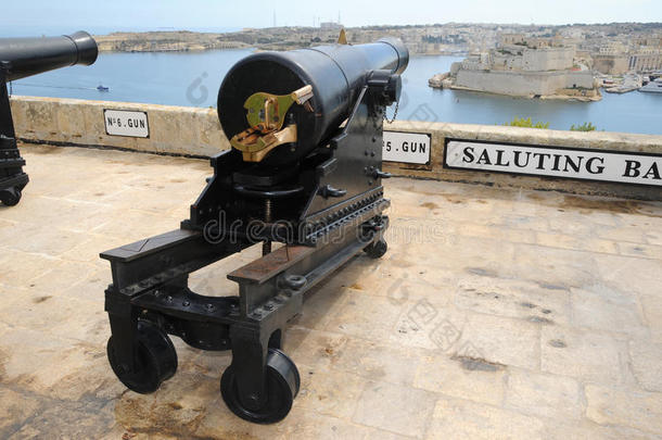 马耳他炮台礼炮。