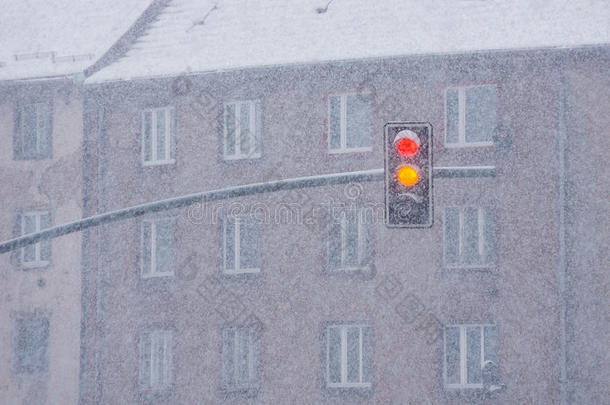 大雪期间的红绿灯