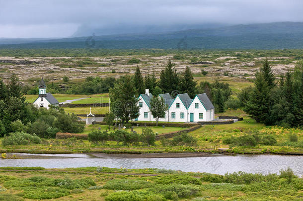 冰岛乡村教堂、墓地和thingvellir公园的房屋