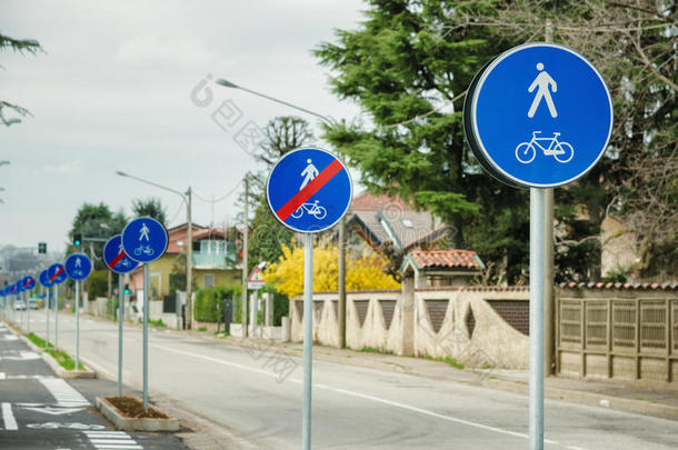 自行车和行人共用路线标志