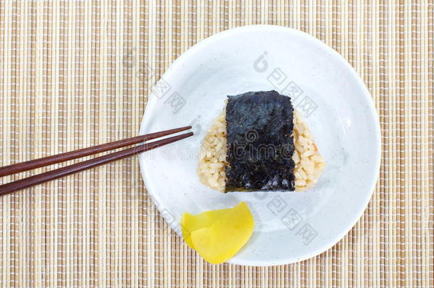 日本料理，<strong>饭团</strong>onigiri