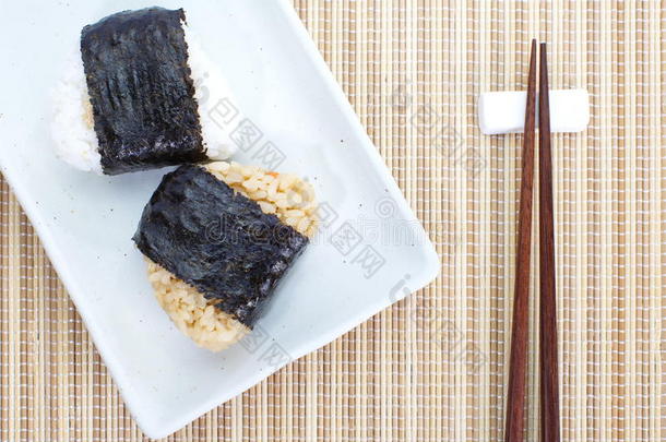 日本料理，<strong>饭团</strong>onigiri