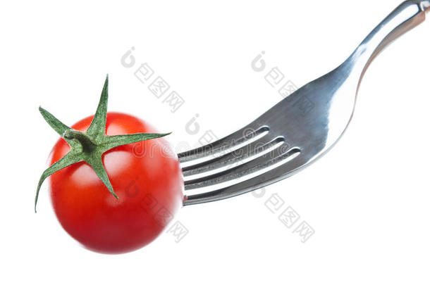 一个樱桃番茄放在叉子上