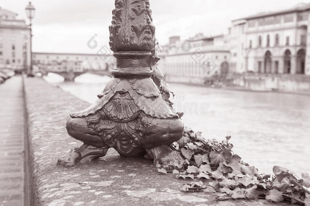 佛罗伦萨阿诺河灯柱底座和维奇奥桥