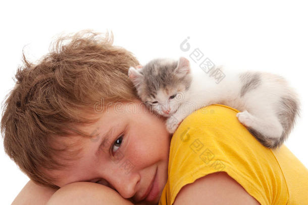 男孩和小猫