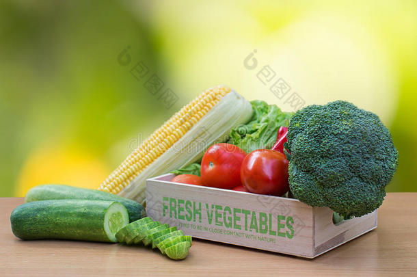 木桌木箱鲜蔬菜品种