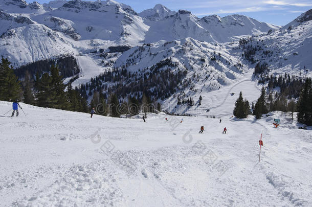 大雪下的陡峭滑雪道，阿拉巴