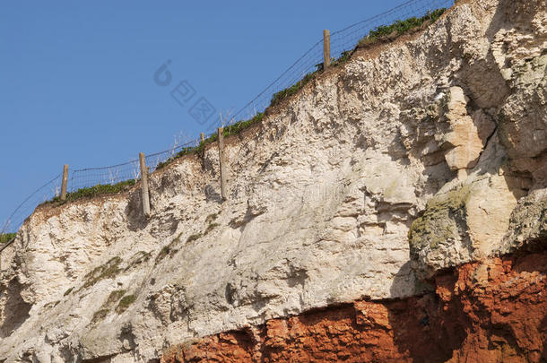 英国诺福克郡亨斯坦顿的侵蚀悬崖。