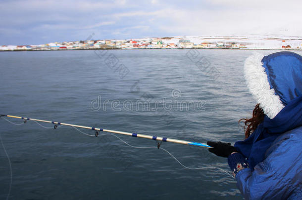 冰岛钓鱼女孩