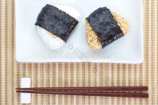 日本料理，<strong>饭团</strong>onigiri