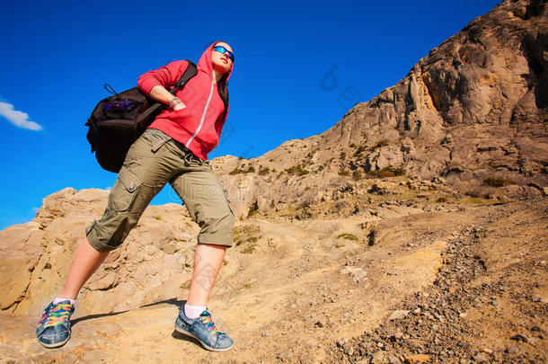 游客在登山途中