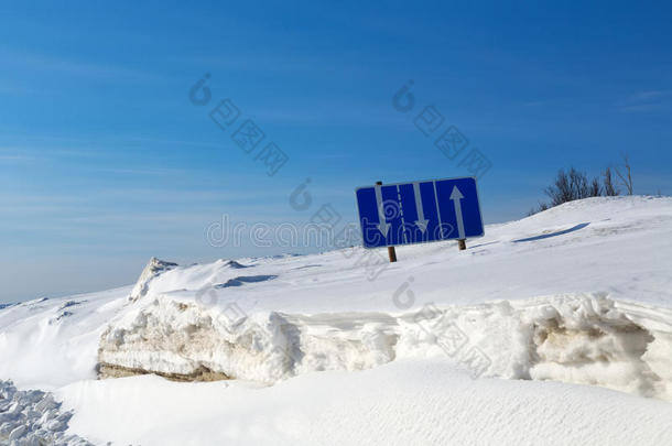 雪中交通信号带的分离