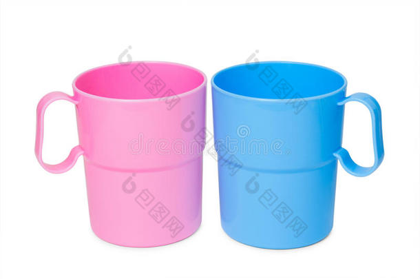 粉色和蓝色塑料杯