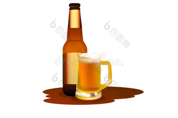一个大啤酒杯和瓶子的彩色照片