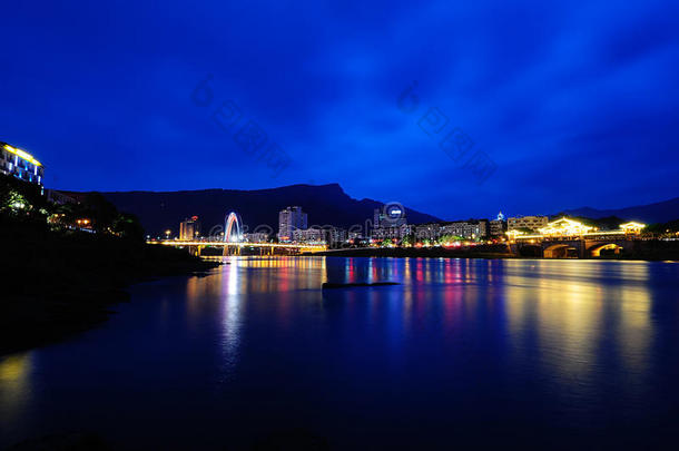 雅安美丽的夜景