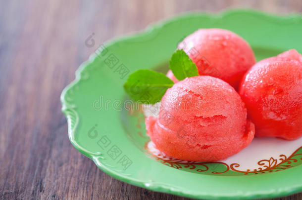 西瓜冰淇淋