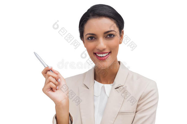 自信的女商人拿着一支笔