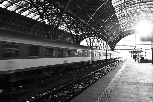 布拉格火车总站黑白相间
