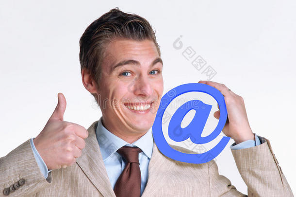 给男人发邮件。