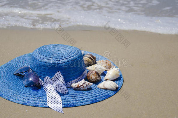 沙滩上的帽子