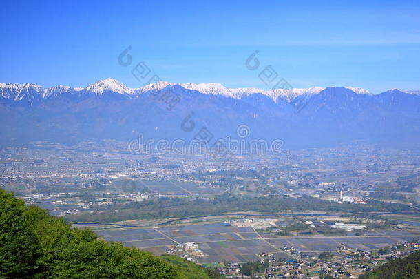 阿祖米诺市与日本阿尔卑斯山