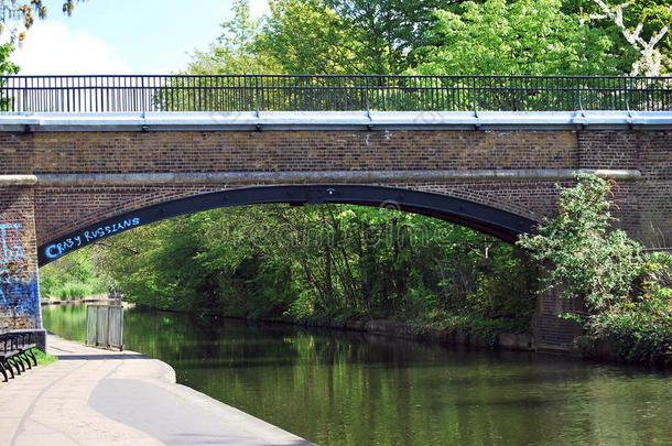查尔伯特街大桥，伦敦摄政公园的摄政运河