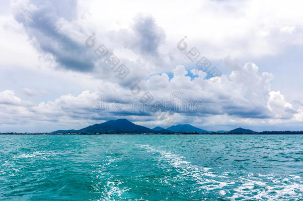 从泰国三美岛渡轮看海和山