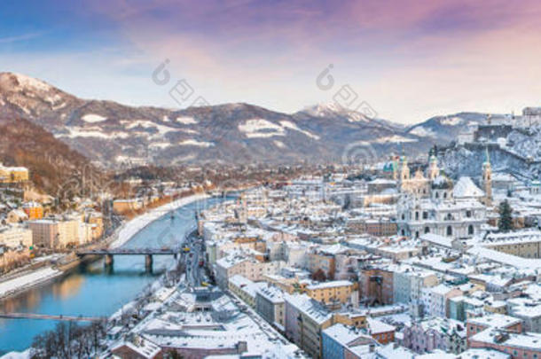 奥地利萨尔茨堡市冬季全景